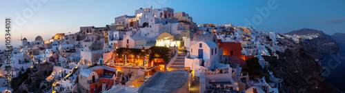 Canvas Print Sunset over traditional whitewashed houses in the cliffside town of Oia, Santori