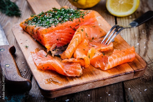 homemades gravlax with dill