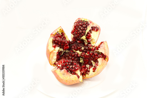 Wallpaper Mural pomegranate seeds isolated on white background

 Torontodigital.ca