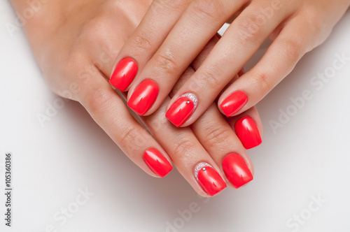 red manicure with white roses and crystal 