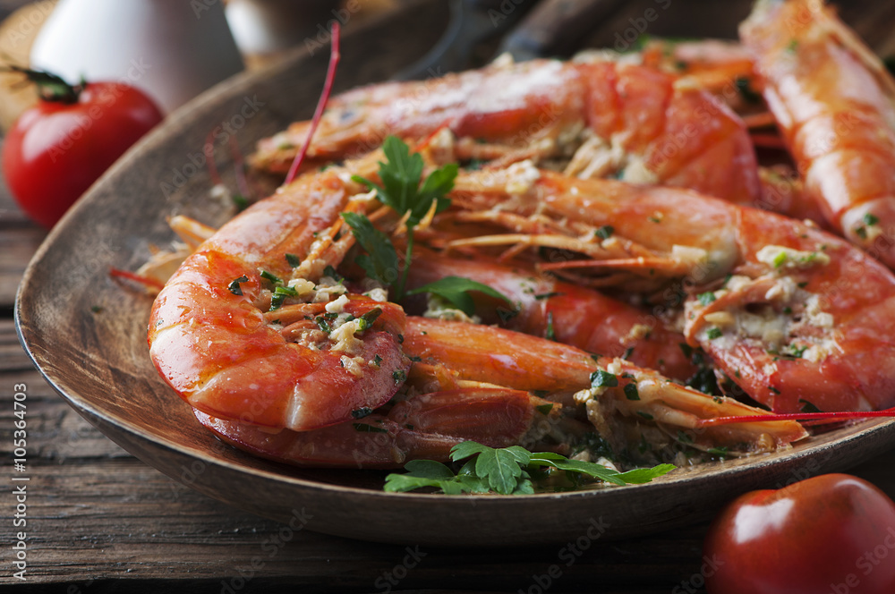 Cooked prawns with oil and parsley Cooked prawns with oil and parsley