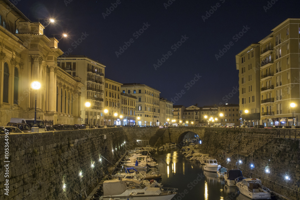 Livorno di notte,fosso Reale e mercato delle vettovaglie.