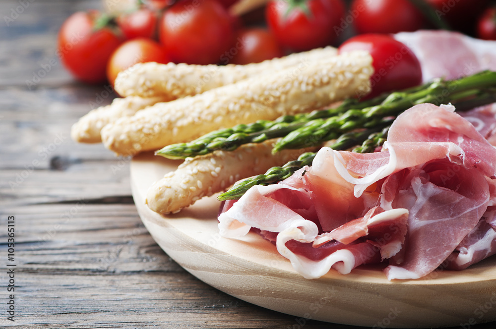 Antipasto with ham and green asparagus