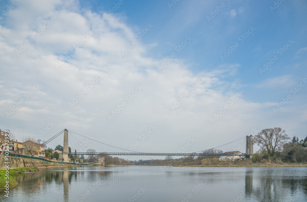 pont sur la rivière l'Ardèche à Aiguèze 