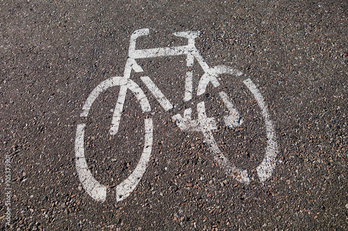 Fahrradsymbol auf Asphalt