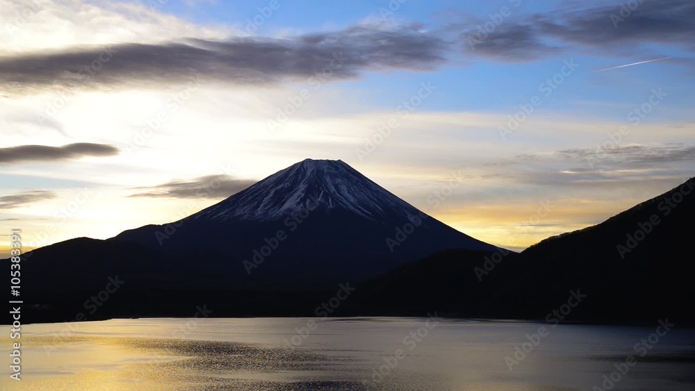 本栖湖より朝焼けと霊峰富士 本栖湖より朝焼けと霊峰富士