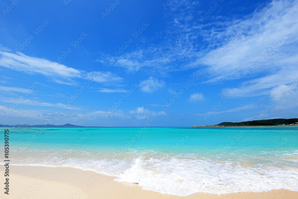 沖縄の美しい海とさわやかな空