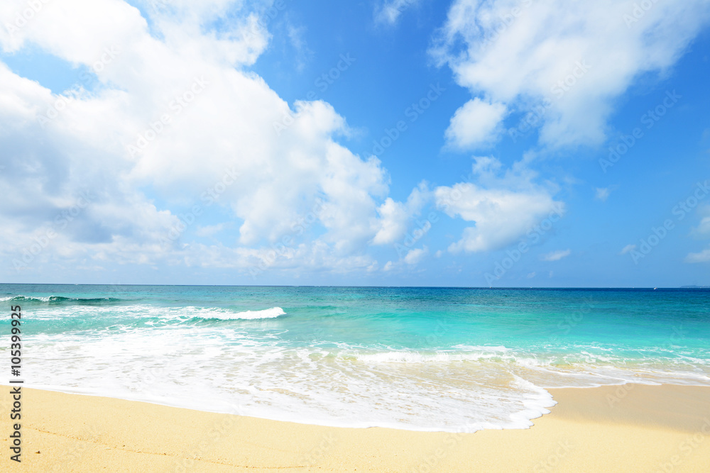 沖縄の美しい海とさわやかな空