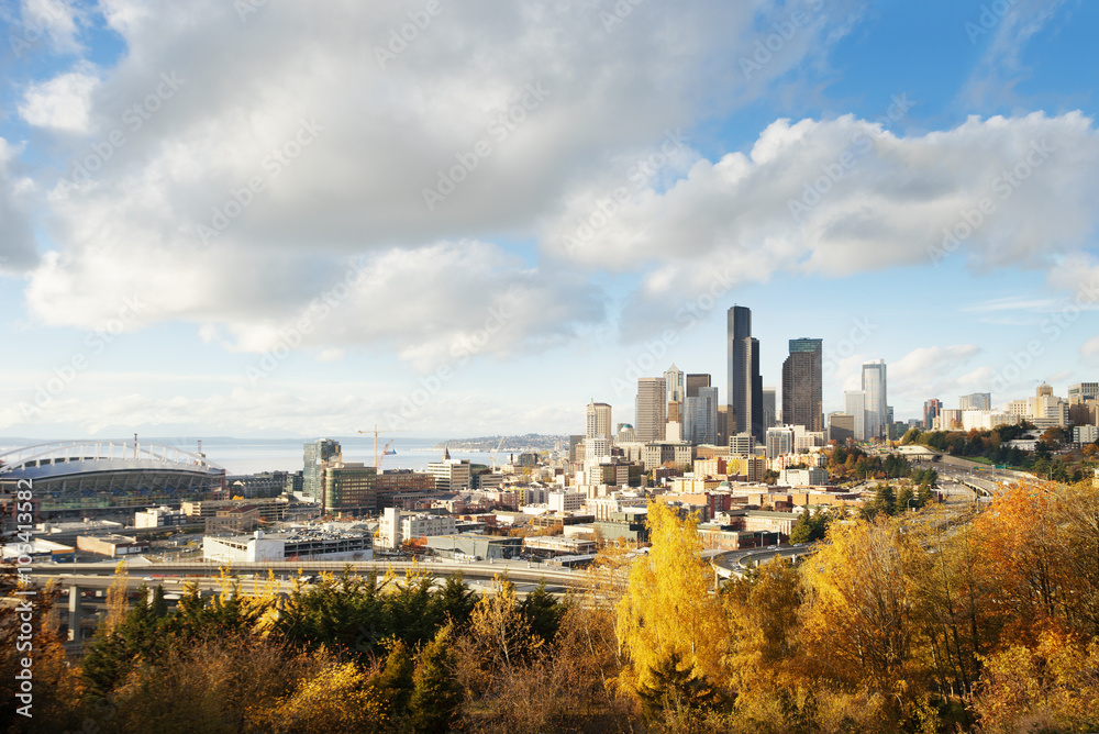Fototapeta premium cityscape and skyline of seattle on view from hill
