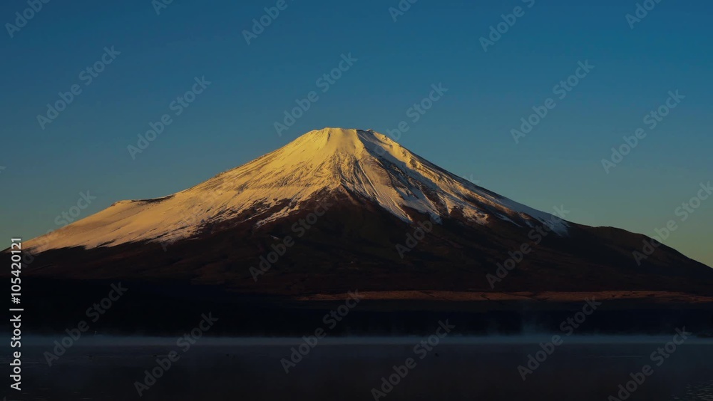 山中湖より霊峰富士を望む 山中湖より霊峰富士を望む