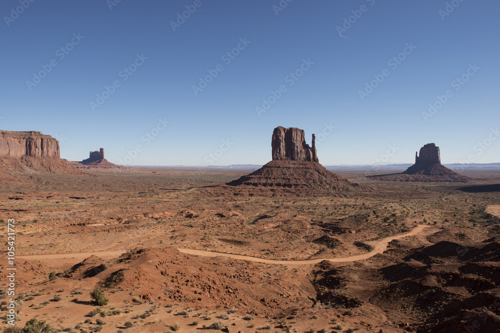 Desierto de rocas en el Monument Valley, Utah, USA Desierto de rocas en el Monument Valley, Utah, USA