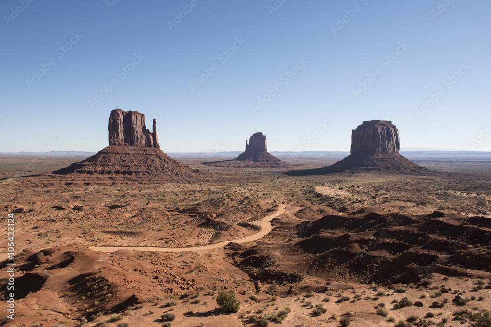 Desierto de rocas en el Monument Valley, Utah, USA Desierto de rocas en el Monument Valley, Utah, USA