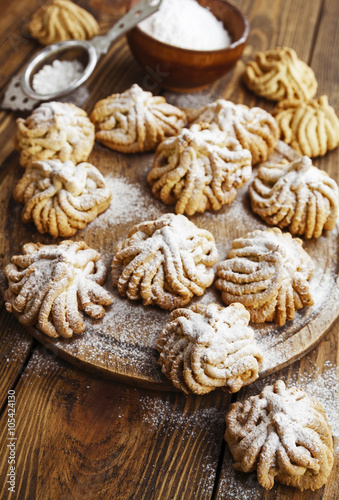 Shortbread with powdered sugar