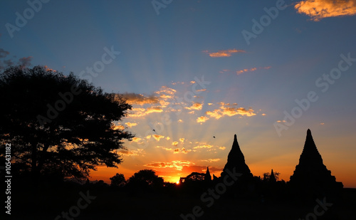 Silhouette of Temples and tree in Bagan at sunset © Kokhanchikov