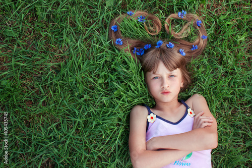 Photos Girl with cornflowers in her hair and folded arms