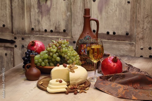 the white wine served with cheese and fruit © Pretti