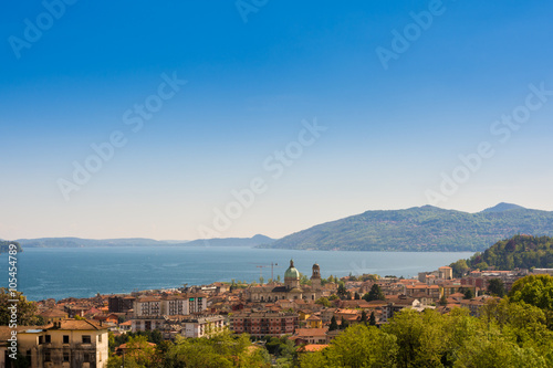 Blick über Verbania, Lago Maggiore in Oberitalien © kentauros