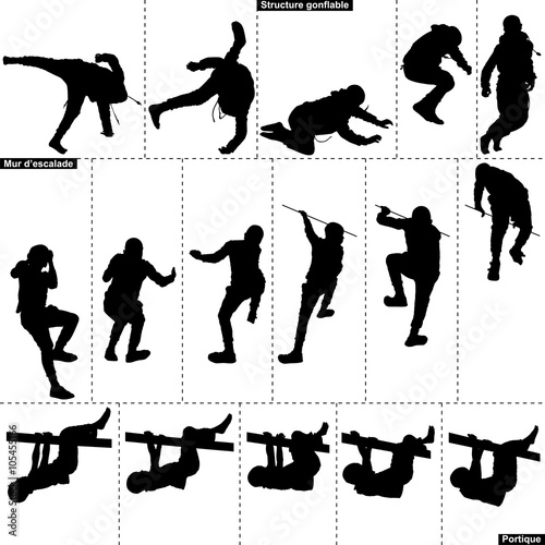 Silhouettes : garçon jouant dans une aire de jeux (mur d'escalade, structure gonflable, barre fixe)