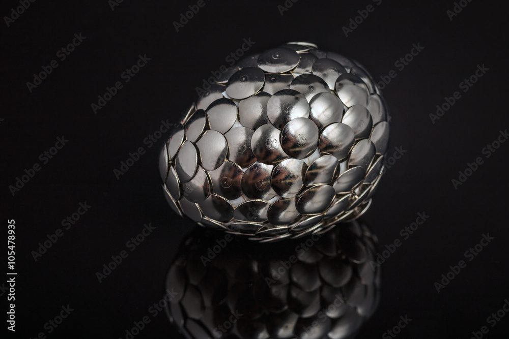 Naklejka premium Iron egg basket