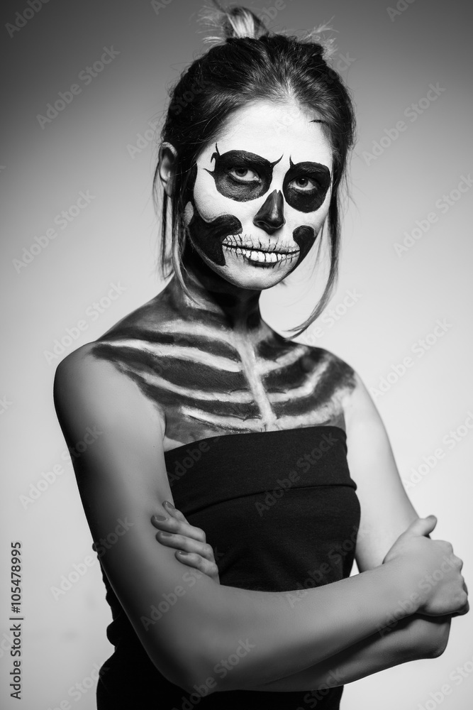 Brunette painted like a corpse Brunette painted like a corpse