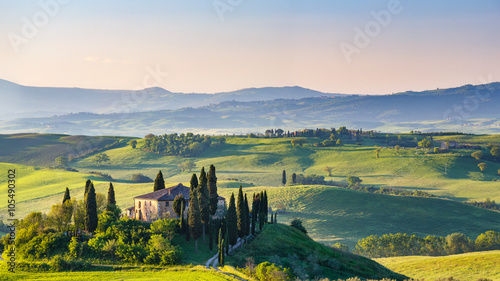 Fotografia Beautiful spring landscape in Tuscany, Italy