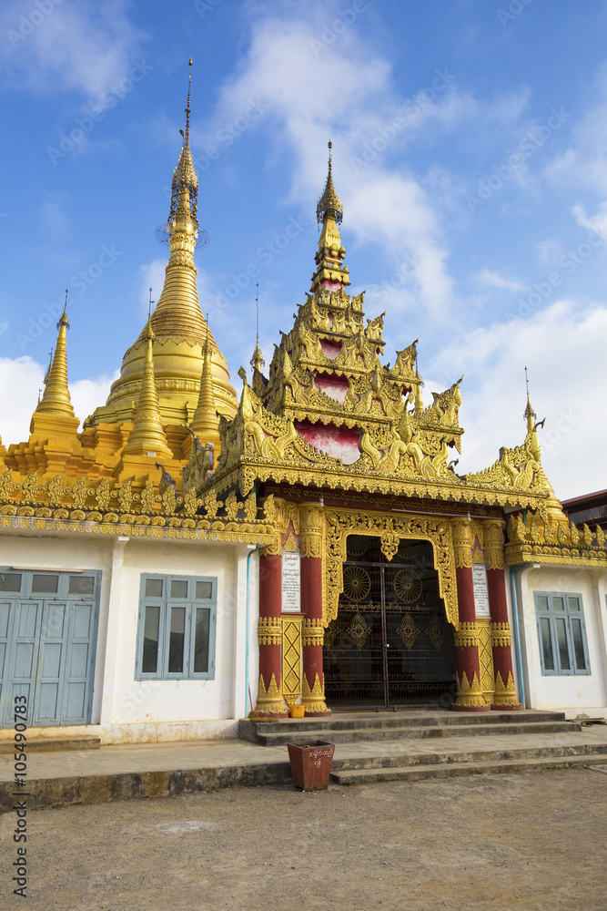 Fototapeta premium Mway Daw Payagyi temple Pinlaung 