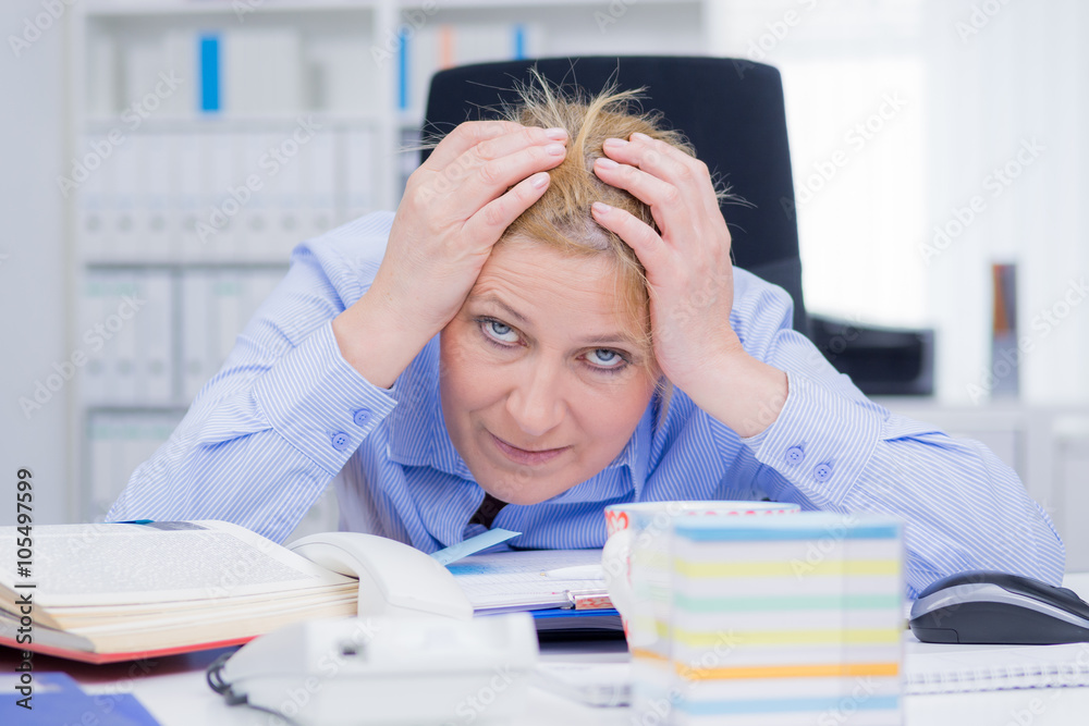 überforderung am arbeitsplatz StockFoto Adobe Stock