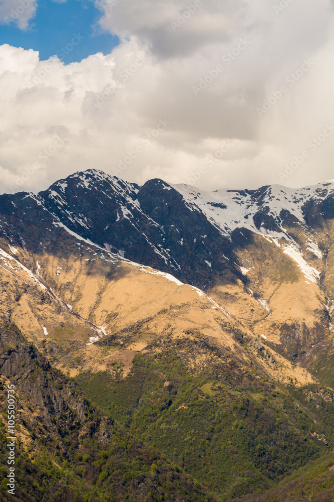 Fototapeta premium Südliche Alpen am Lago Maggiore, Oberitalien