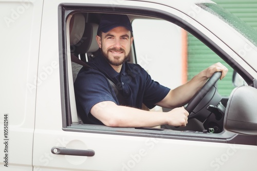 Delivery man driving his van © WavebreakmediaMicro