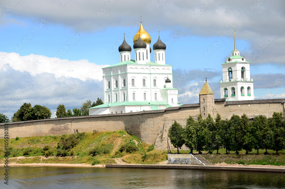 Псковский кремль с Троицким собором
