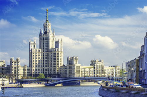 building on the Moscow river under the blue sky