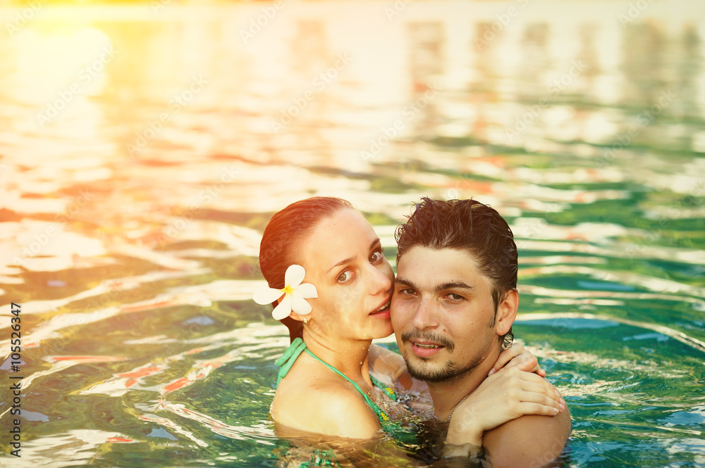 Fototapeta premium Couple in pool