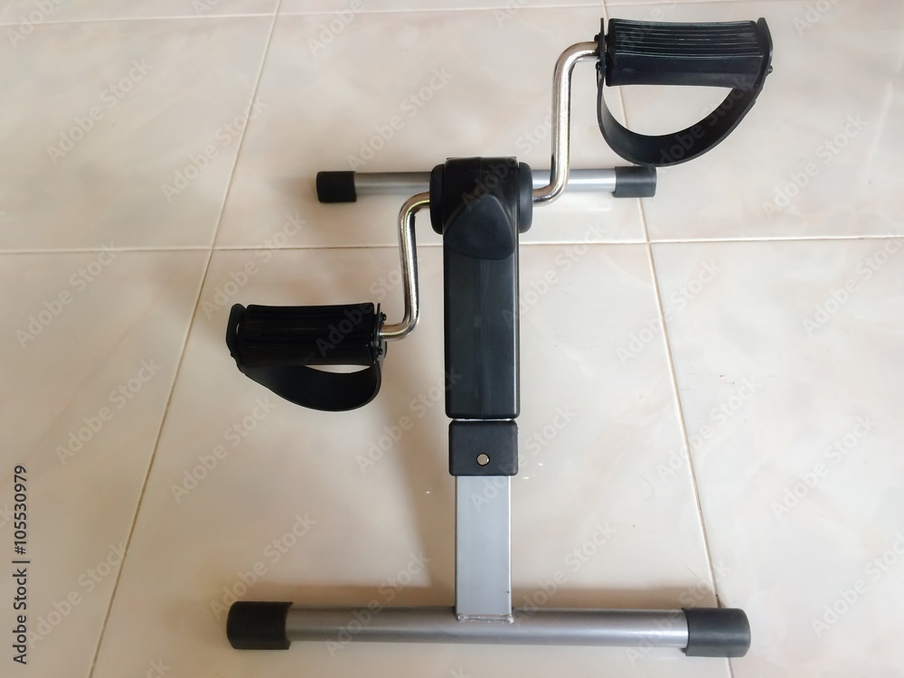 Obraz premium Upper / Lower Body Ergometer Rehab Hand Cycle, Exercise Bike Arm