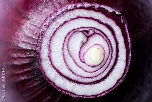 Red onion (background)