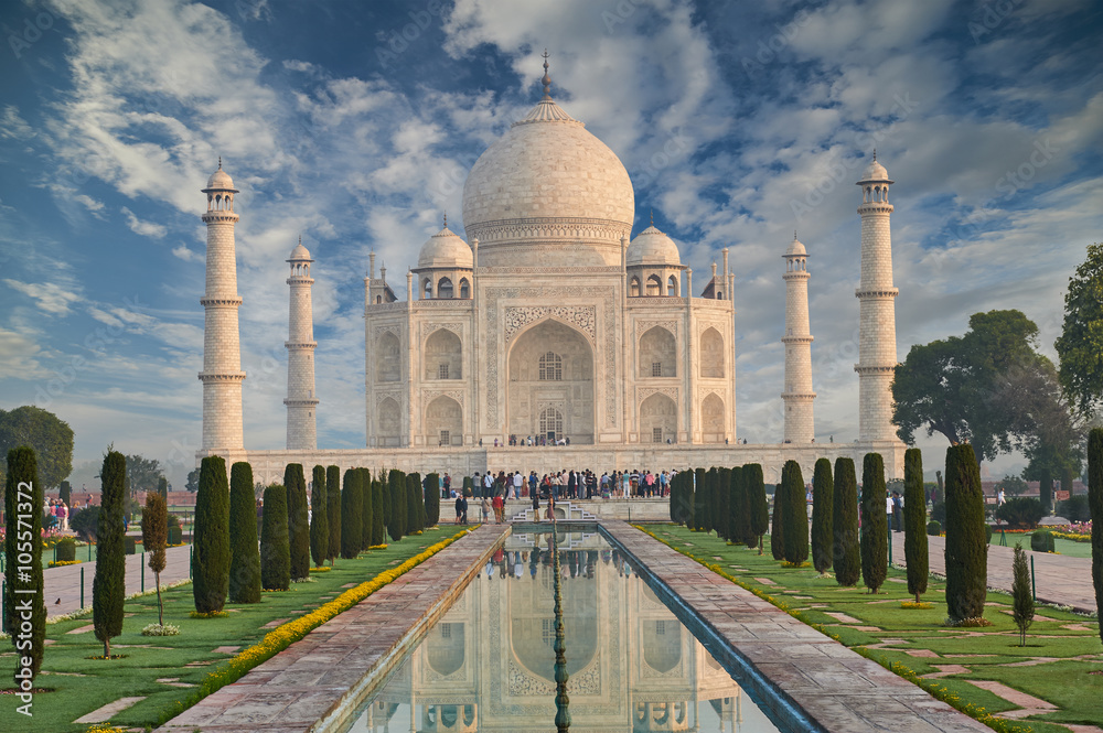 Obraz premium Taj Mahal India, Agra. 7 world wonders. Beautiful Tajmahal trave
