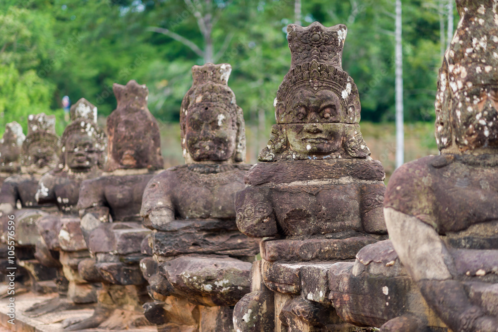 Obraz premium Ancient stone statues
