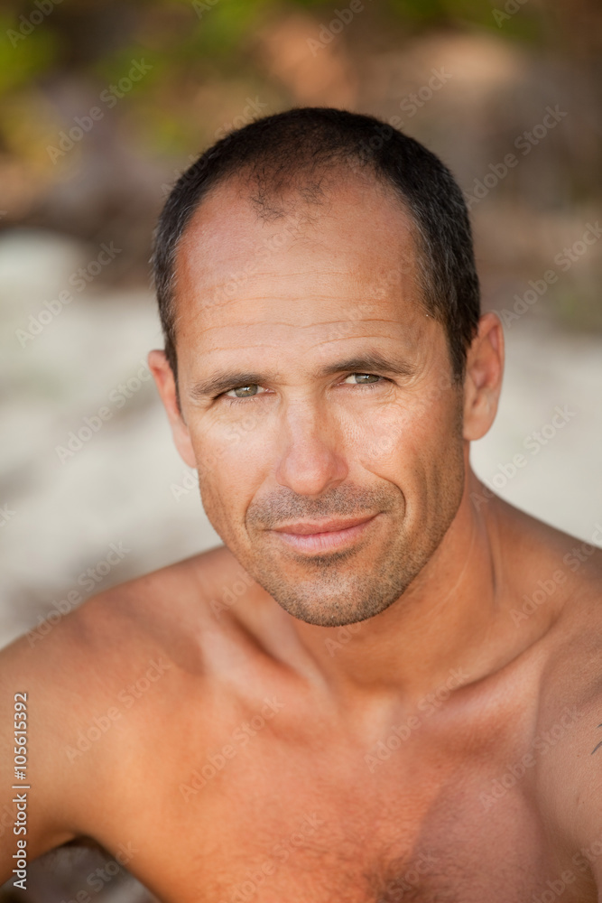 portrait d'homme brun européen de 40 ans portrait d'homme brun européen de 40 ans