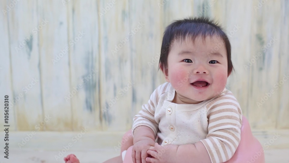 笑顔の赤ちゃん