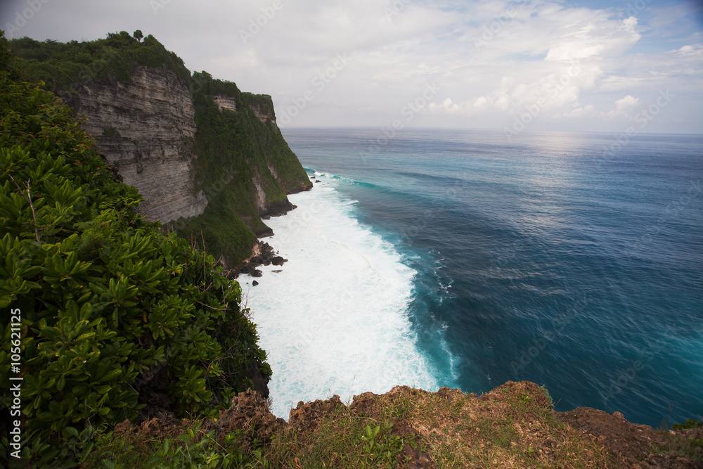 Obraz premium view to the ocean from a cliff