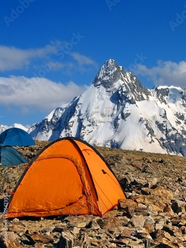 Tents of climbers high in the mountains © Olena Rublenko