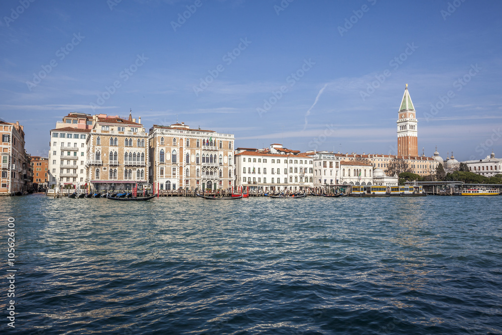 Obraz premium sea view Piazza San Marco with Campanile and Doge Palace