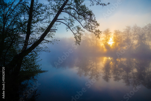 Morning fog on a river © Sergiy Bykhunenko