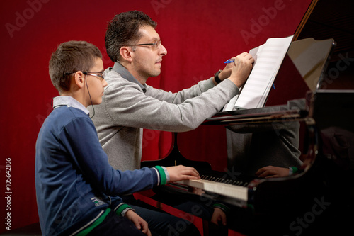 Schilderij op canvas Piano player and his student during lesson