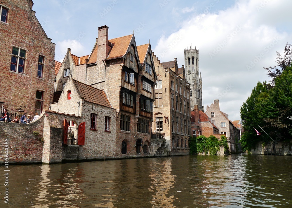 Häuserzeile im Wasser in Brügge