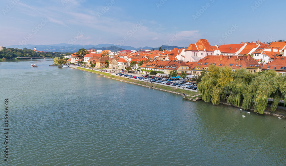 Obraz premium Maribor city and Drava river in Slovenia.