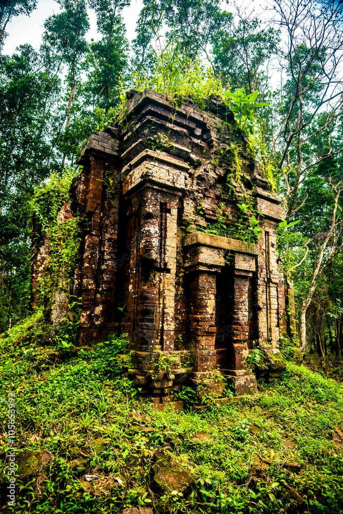 Naklejka premium My Son, Ancient Hindu tamples of Cham culture in Vietnam near the cities of Hoi An and Da Nang.