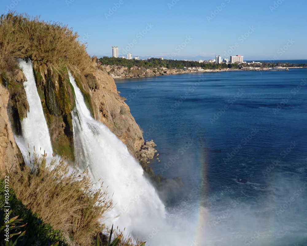 Obraz premium piękny wodospad duden w Antalyi