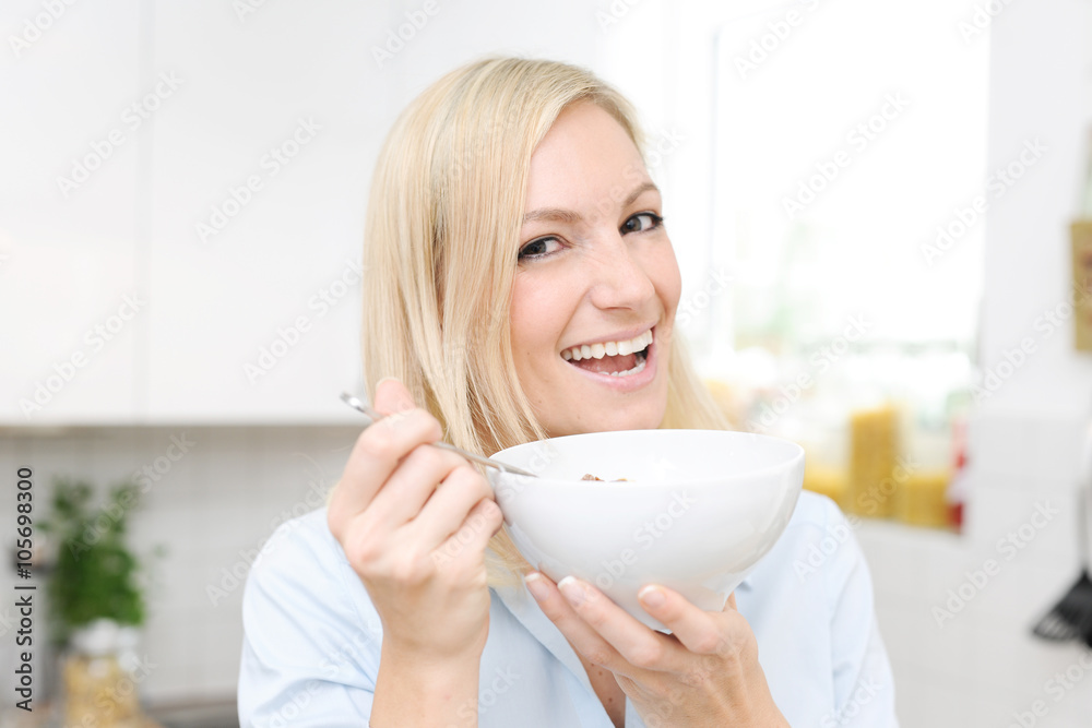 Frau mit Müsli Frau mit Müsli