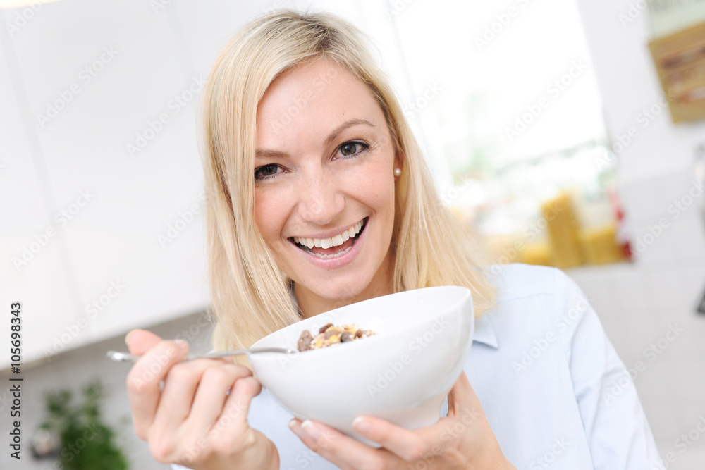 Frau mit Müsli Frau mit Müsli