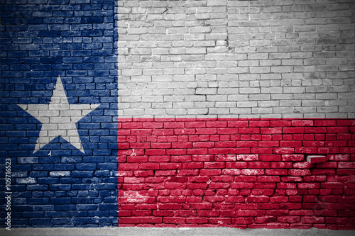 Ziegelsteinmauer mit Flagge USA Texas